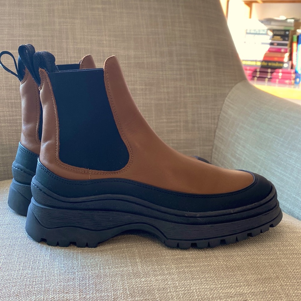 LAST Trail Chelsea Boots. New. Never worn. EU 38